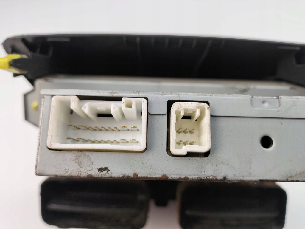 фото №13, Консоль средняя радио toyota avensis 8611005020