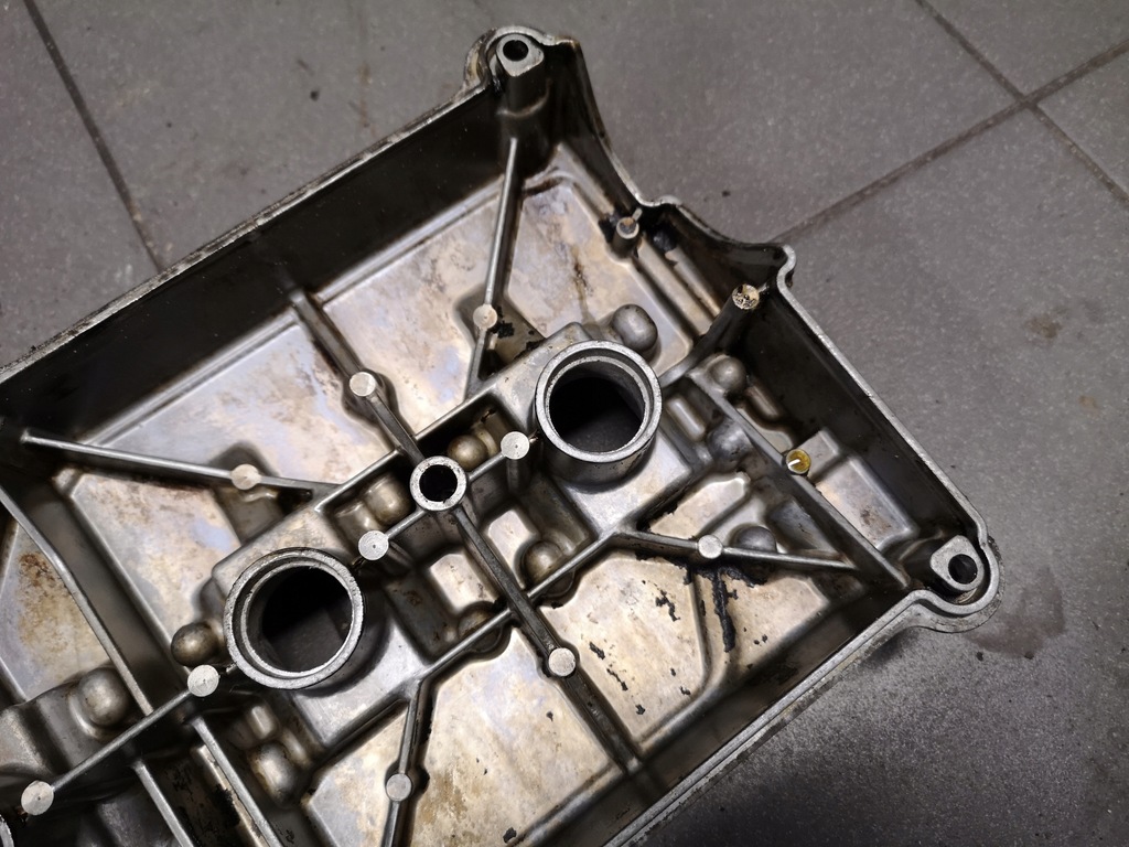 фото №8, Крышка клапанов правая audi a8 d2 3.7 077103472d