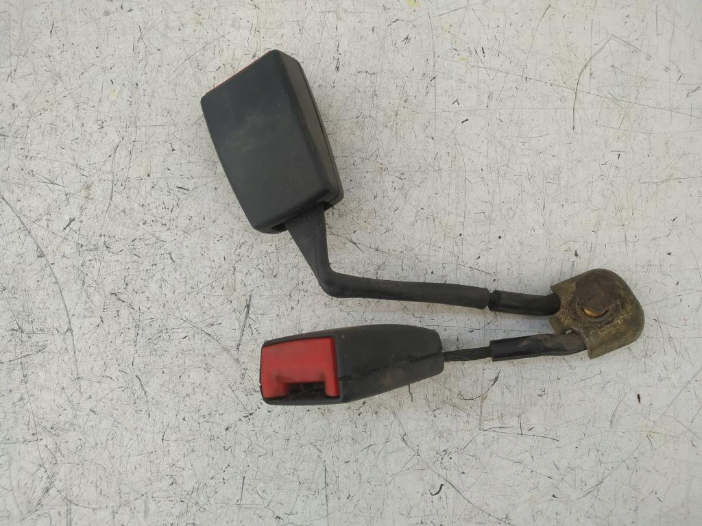 фото №1, Клипса замок ремней задняя audi a3 1.6 8l