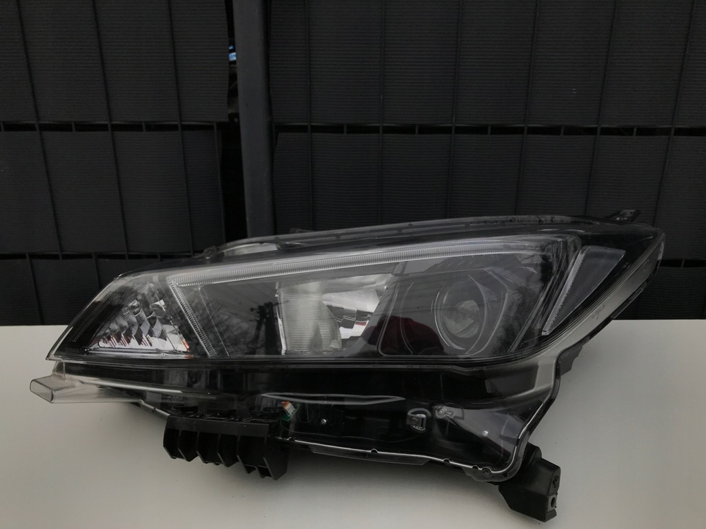 фото №1, Nissan leaf ii 2 левая лампа перед линза led 17-