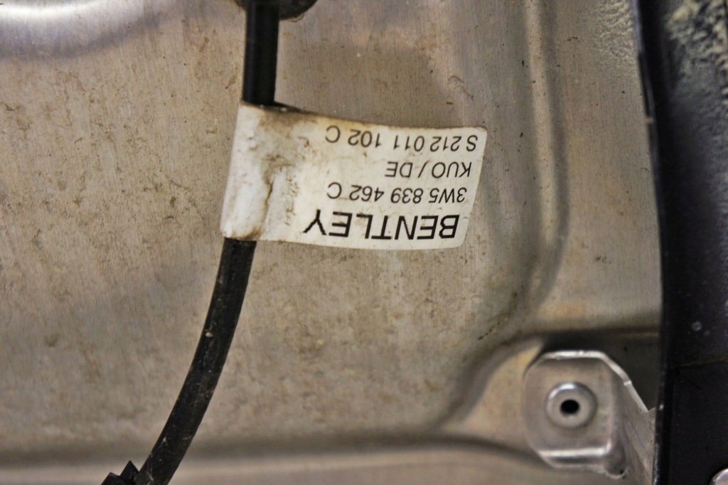 фото №8, Ir039 bentley flying spur i механизм стекло задняя