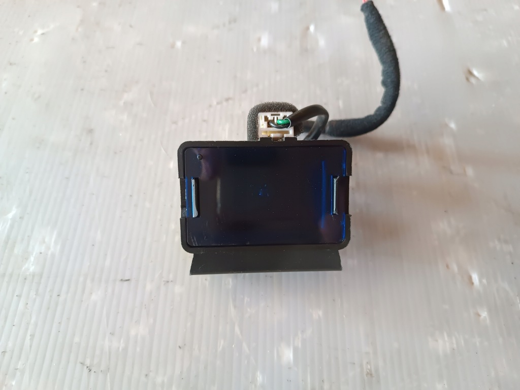 фото №1, Kia carens iv лампа освещение салона пол 84752-3v000