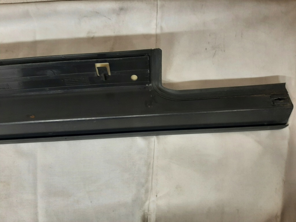 Купити Mercedes w203 накладка порога  лівий передні  a2036800735
