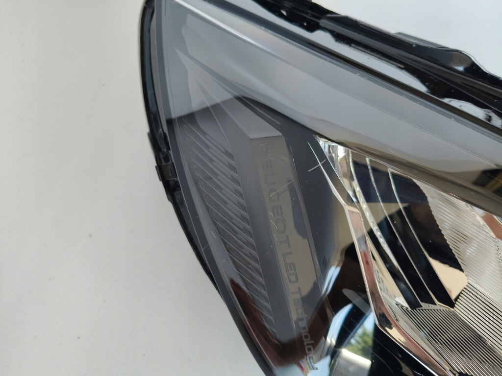 фото №3, Лампа правая фара peugeot 208 ii 19- full led