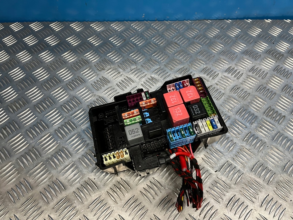 фото №1, Mercedes w205 коробка предохранителей