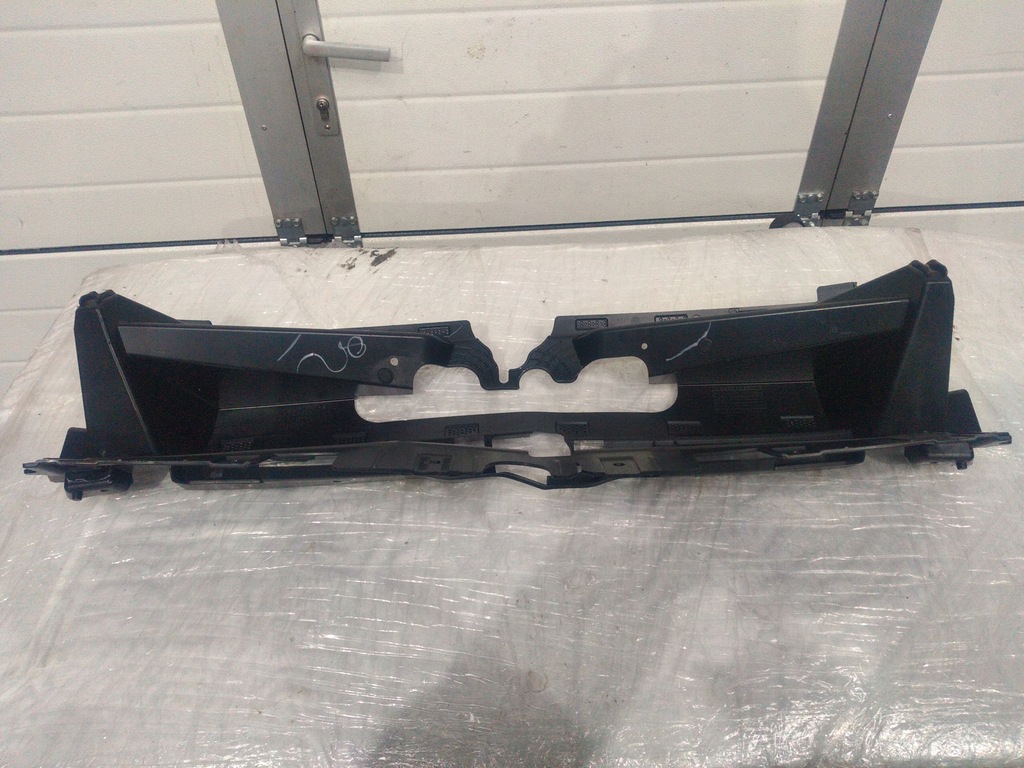 фото №10, Ford mustang mach-e - кронштейн направляющая бампера задняя