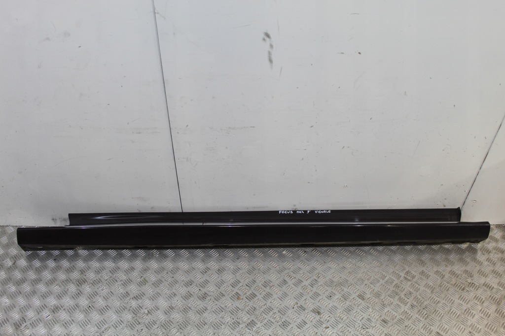 Купить Накладка порог порог правая  ford focus mk4 vignale