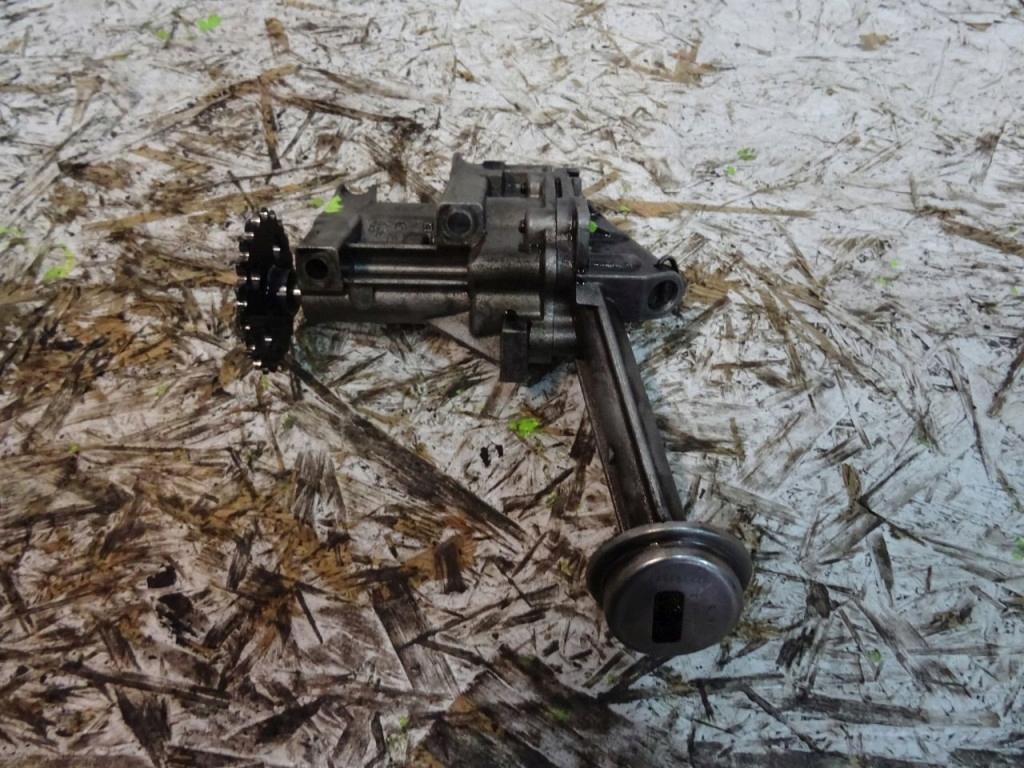 фото №1, Dacia dokker 1.5dci насос оливи 8200307174