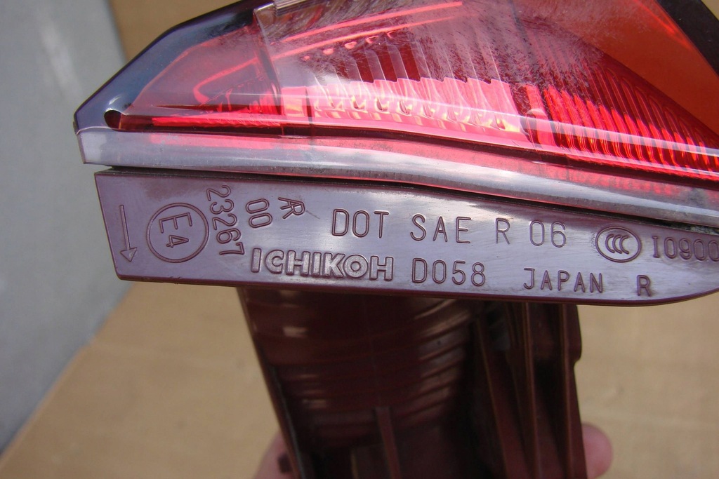 фото №12, Infiniti qx70 s51 2013 правая сторона лампы задний крышки багажника