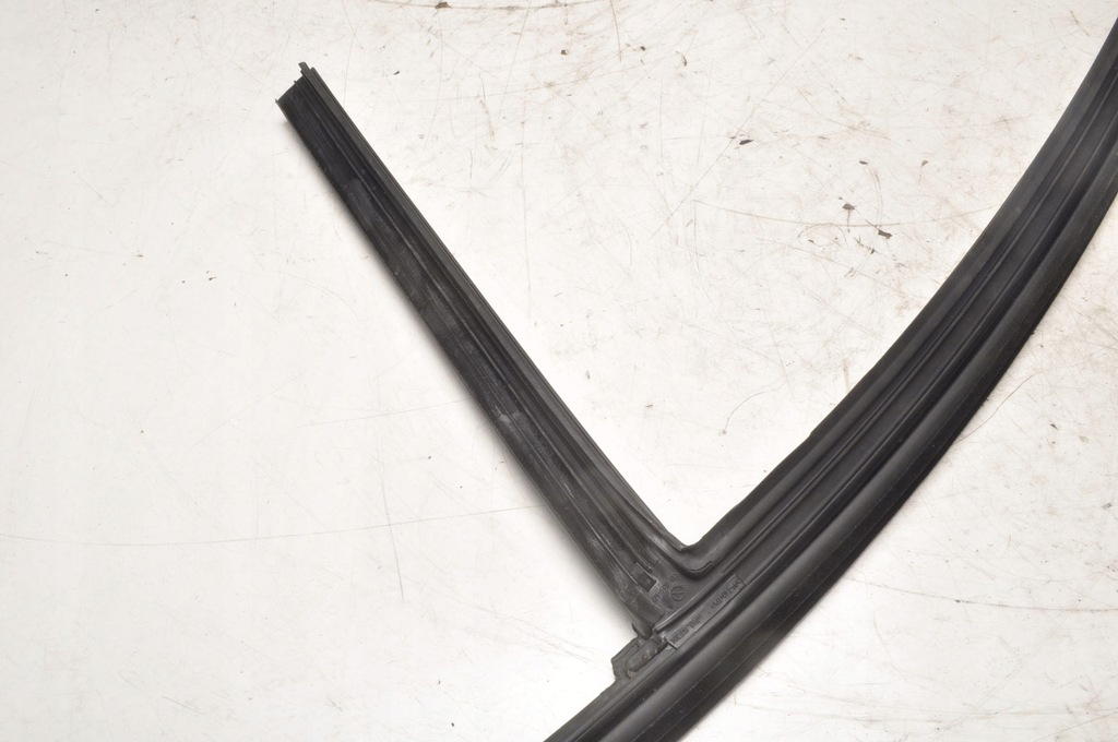 фото №5, Volvo s60 iii молдинг прокладка скло задня права