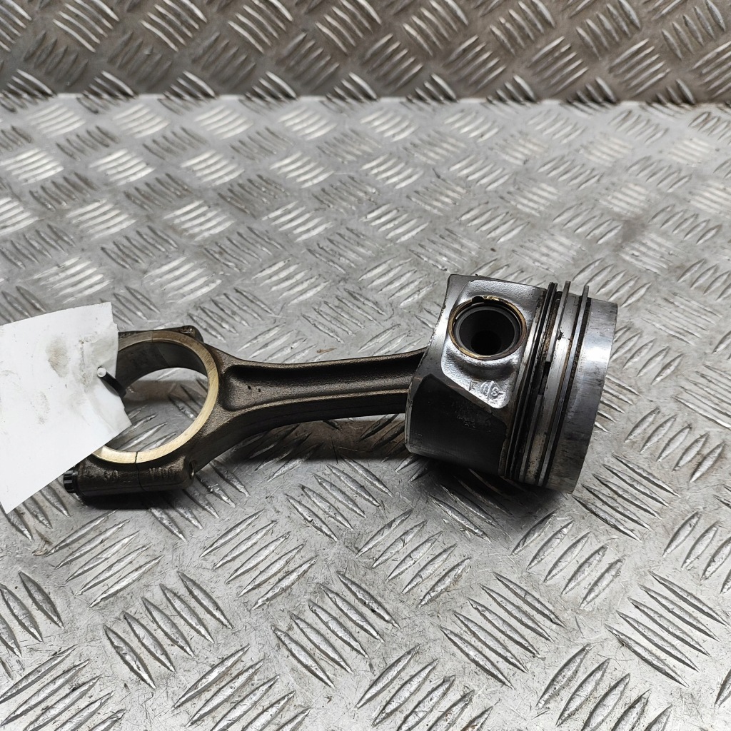 фото №1, Volkswagen passat b6 2008 поршень