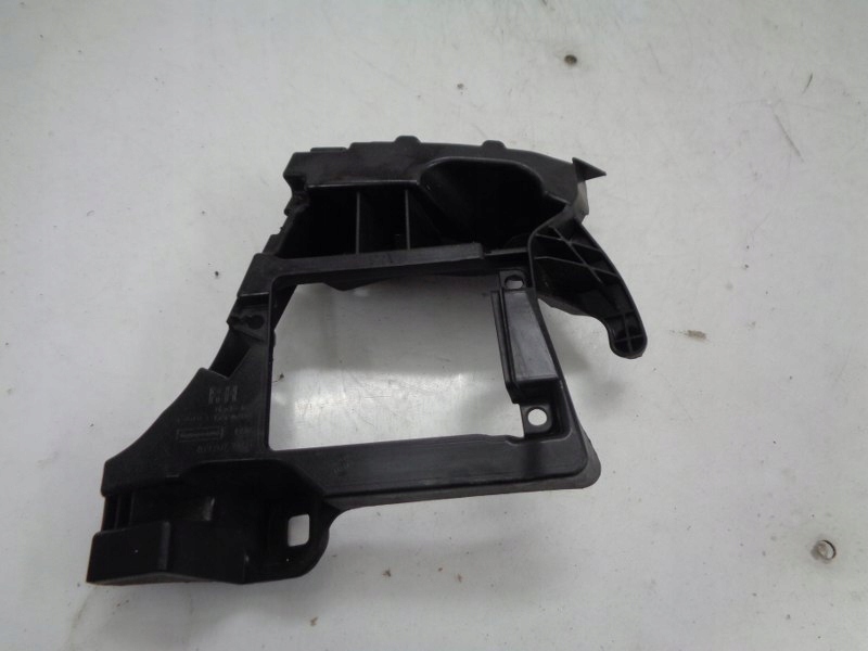 фото №1, Audi a6 4g9 напрямна бампера правий задня