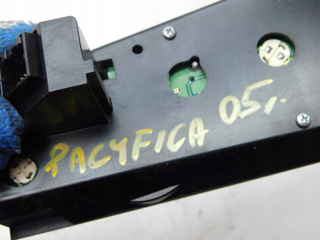 Chrysler pacifica 2005r часы приборная панель p04685911ac с Разборки