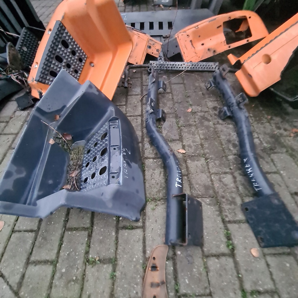 фото №7, Iveco trakker бампер перед середина металевий