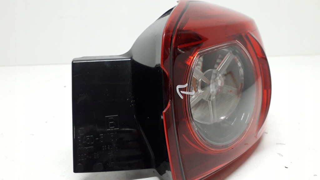 Купити Mazda 3 3 13- фара правий задня led b45d-51150