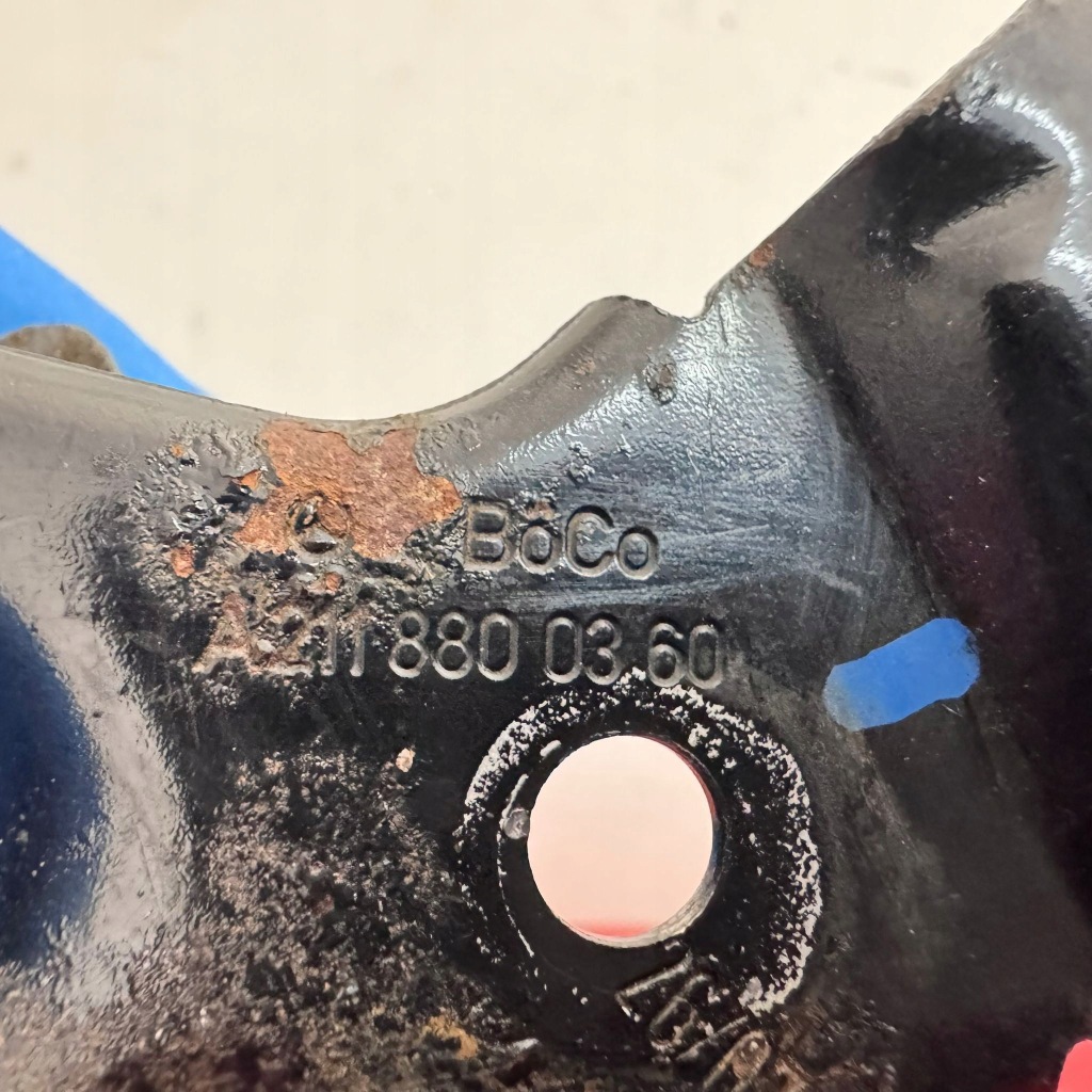 Купить Засов замка отбойник капот mercedes klasa e w211 рестайлинг  оригинальный номер оригинал a2118800360