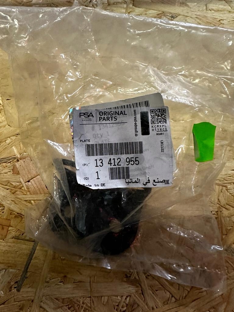 Купити Засувка замка кришки багажника insignia-b оригінальний номер 13412955