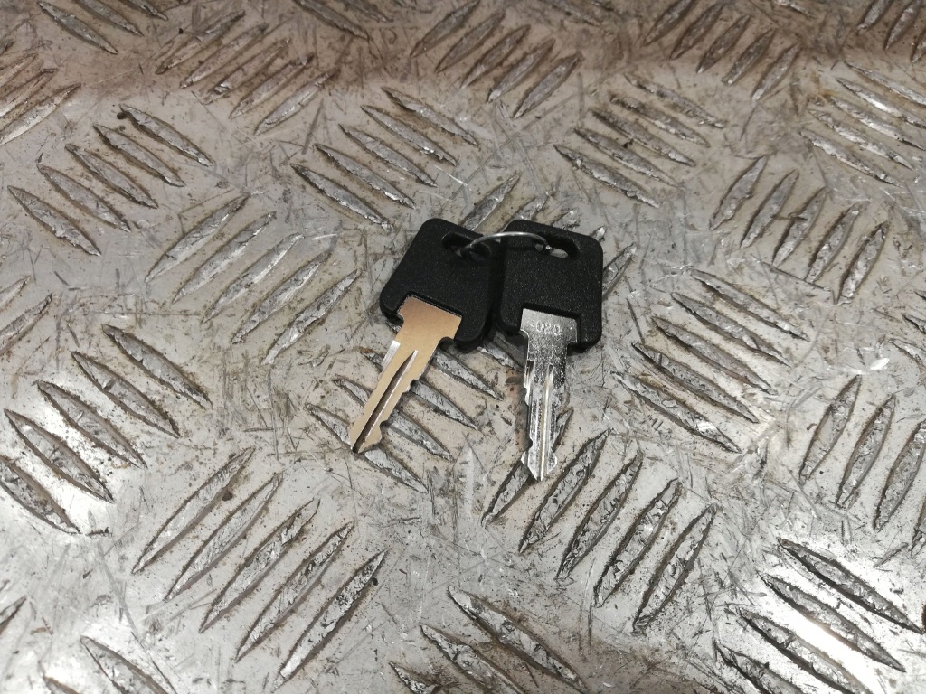 Купить Bmw f11 g31 багажник кронштейн на рейлинг крышный 2347755