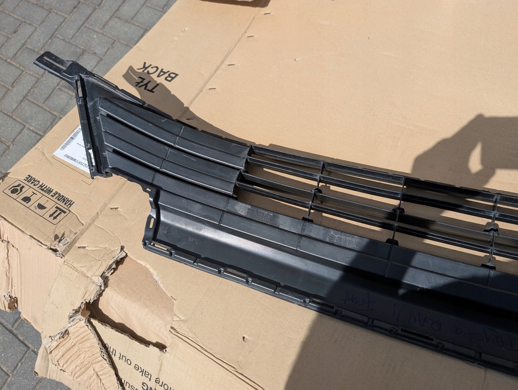 фото №8, Toyota rav4 iv lift 2015- решётка радиатора решётка средняя бампера перед 53113-42080