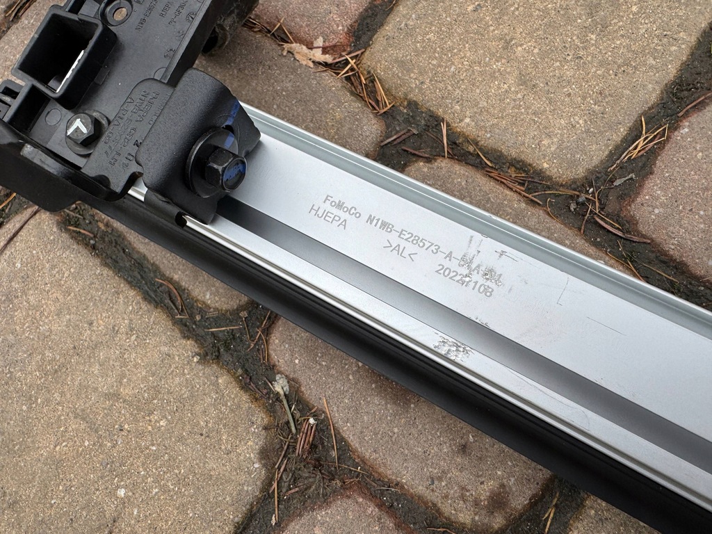 фото №15, Ford ranger mk6 vi 22- спойлер шторка обшивка коробки багажника комплект