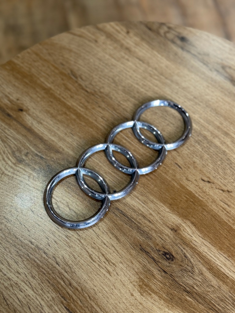 Купити Емблема кришки задній audi a4 b8 19 cm