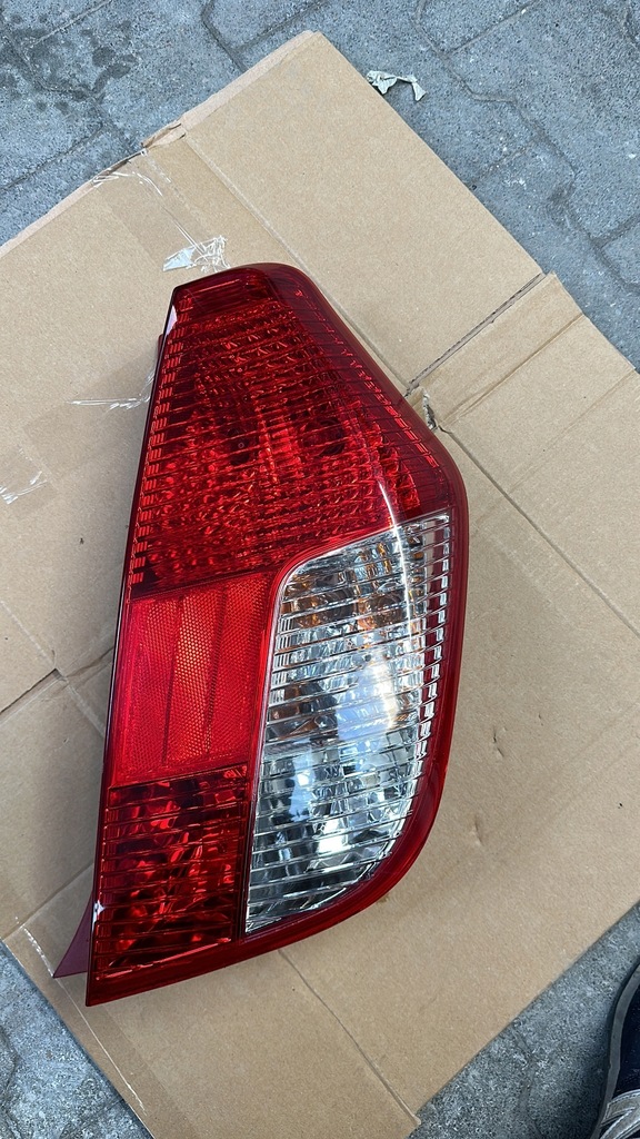 фото №1, Hyundai i10 2008- лампа задня задня права