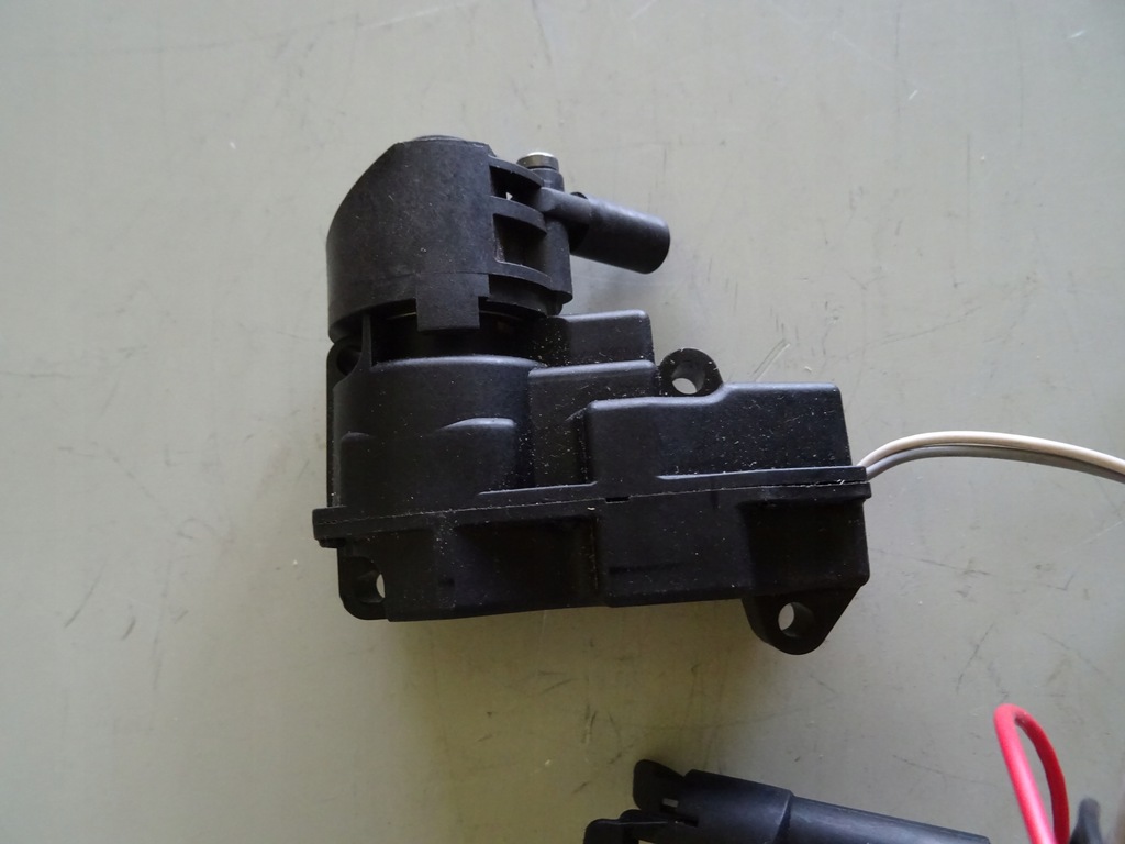 фото №8, Моторчик лампы mercedes atego 085382424 24v