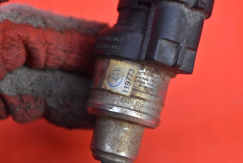 фото №7, Форсунка газу vw jetta 5 v 1.6 8v 06r
