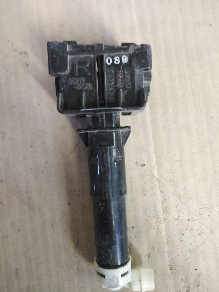 фото №1, Toyota rav4 8520742040 омыватель фара p