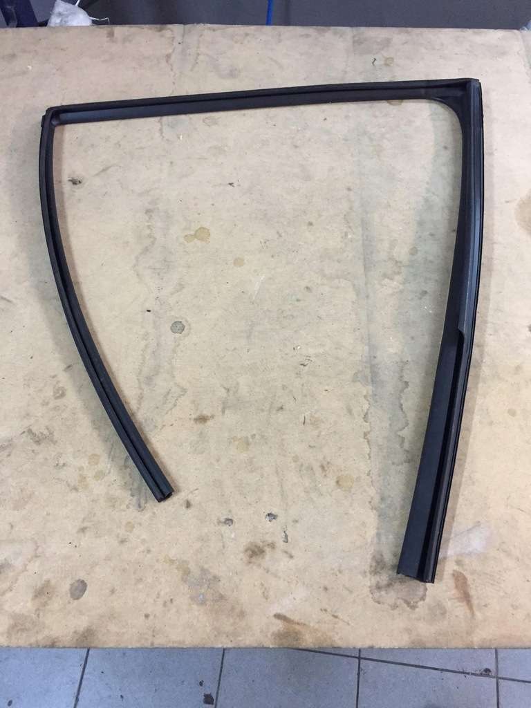 фото №1, Toyota prius iv 15- прокладка двері права задня