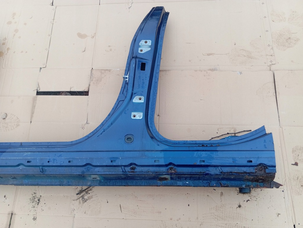 Купить Chrysler 300 2 11r-23r порог правый  левый  стойку a белый pw7 2011-23r