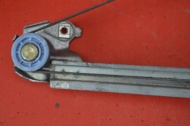 Подъемник стекло правый задний  mercedes 190 w201 sedan рестайлинг  88-93 Недорого