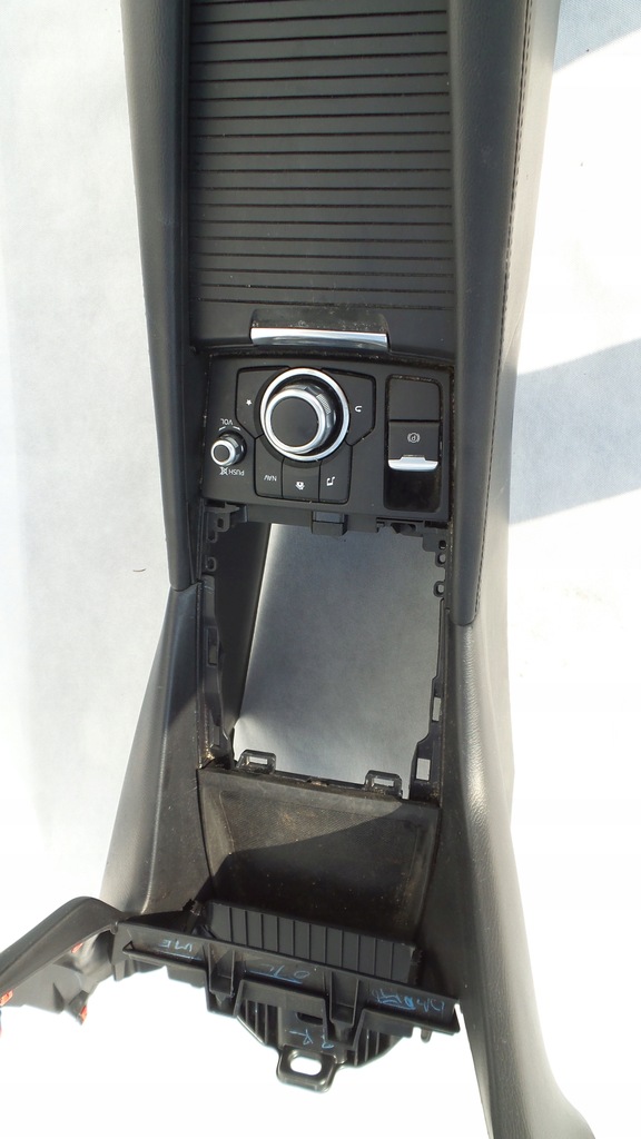 фото №8, Туннель средний подлокотник mazda 3 iii 2018 gmj666cm0a панель средний