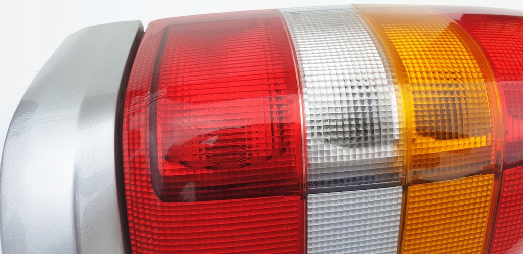 фото №12, Opel frontera b лампа задняя задняя молдинг декоративная правая