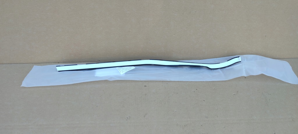 фото №1, Audi a4 b9 8w0 молдинг кріпильна бампер задня nowa