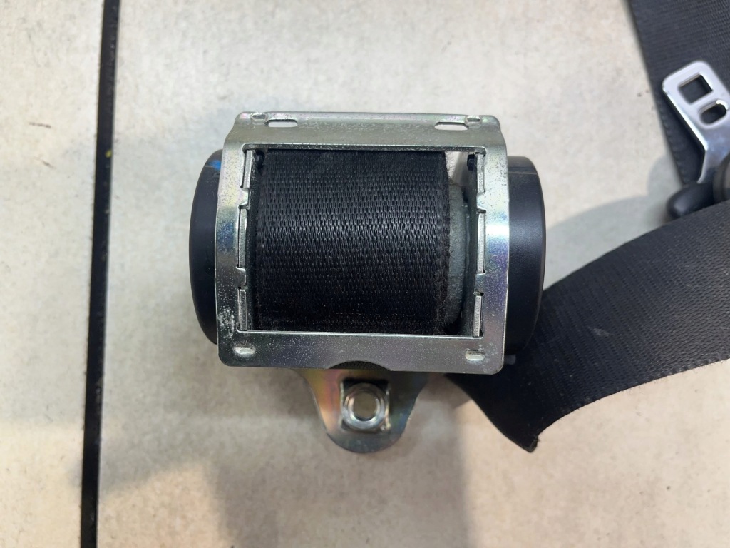 Ремінь безпеки правий перед focus c-max 1.6 16v b 4m5112a650hg Недорого