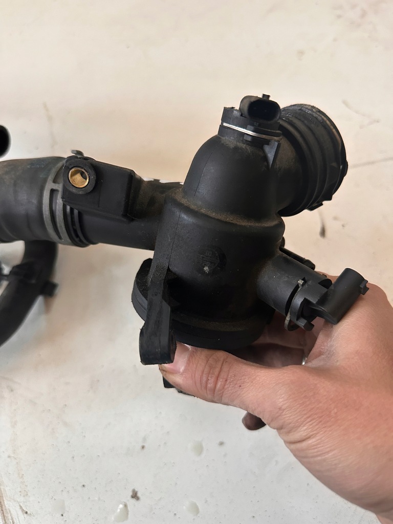 фото №11, Mercedes e klasa w212 термостат корпус термостата патрубок wąż cdi