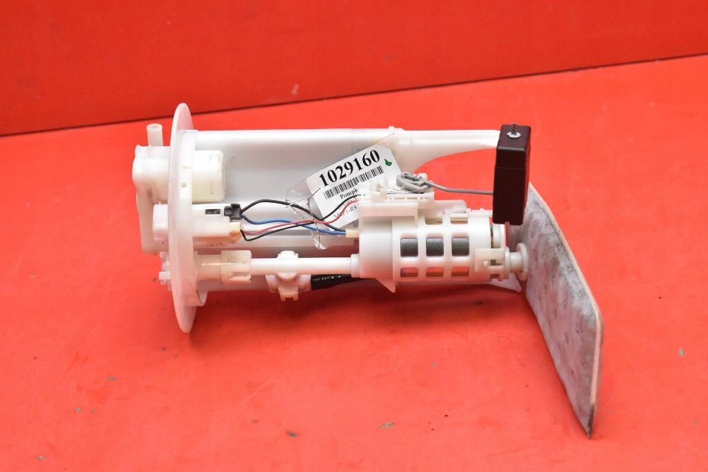 Помпа насос топлива 77704-0d070 toyota yaris 3 iii 1.0 vvt-i 69km 14-17 Недорого