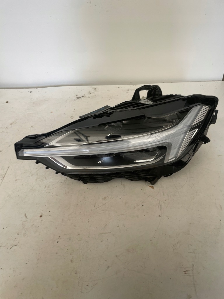 Купить Фара левая передняя volvo xc60 31656614