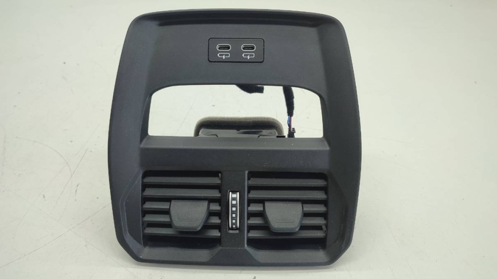 фото №1, Решітка обдув задня зарядний пристрій usb bmw g20 g21 2021