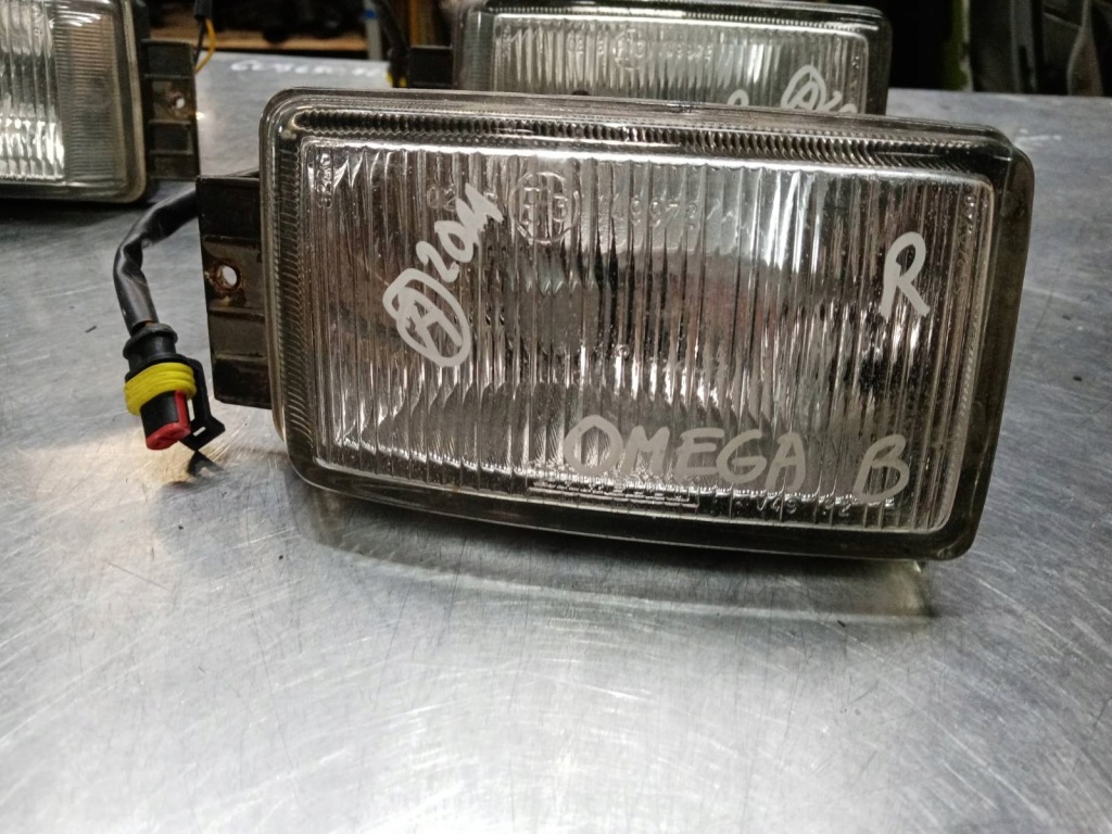 фото №1, Omega b противотуманная фара правый перед 90457819