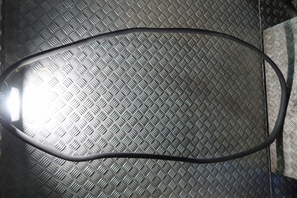 Купить Прокладка дверь левый задний  правый задний  a1666970151