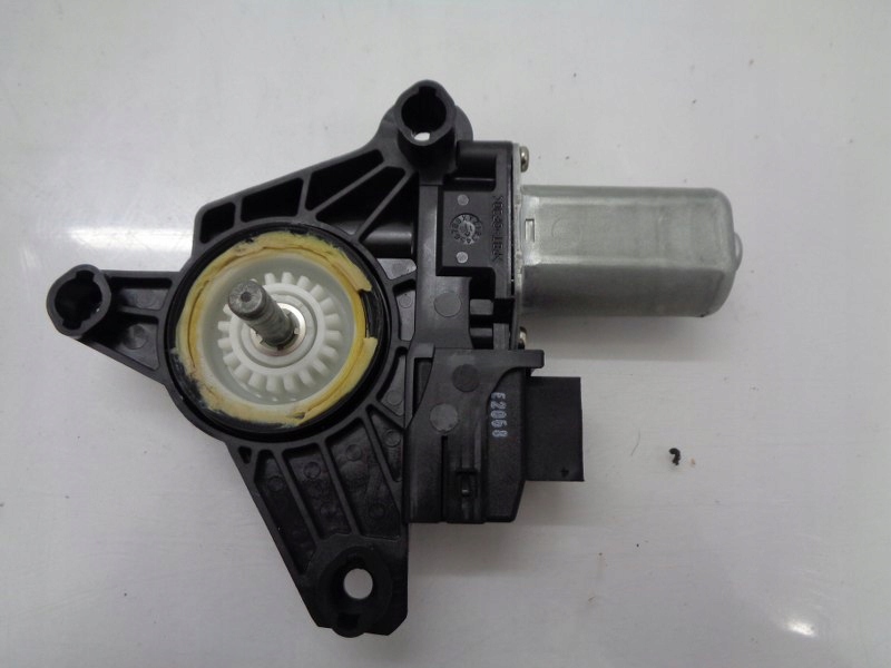 фото №1, Моторчик стекло mercedes-benz оригинальный номер a2469063200