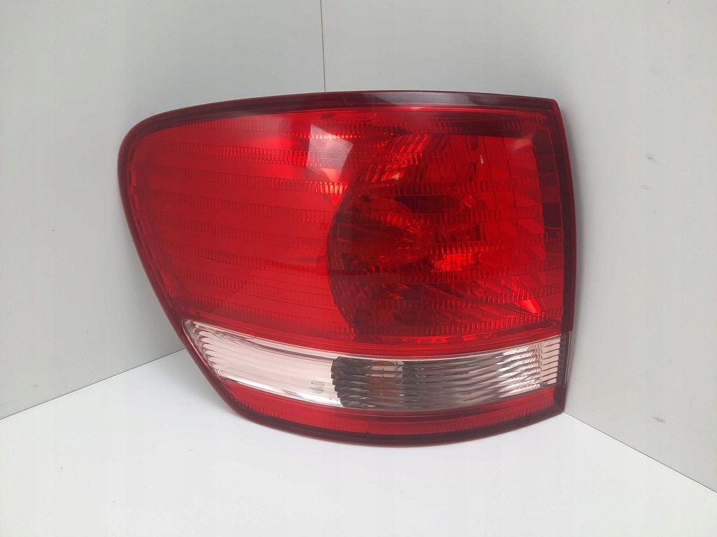 фото №11, 2002 toyota avensis verso лампа задня