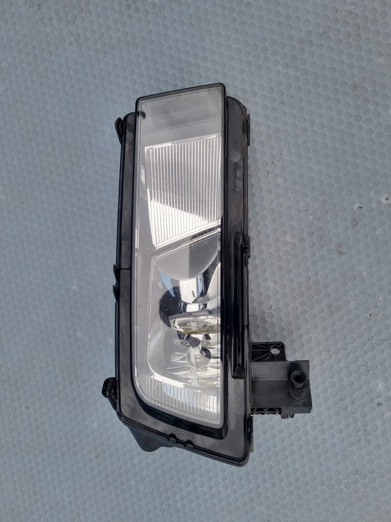 фото №1, Touran 5ta противотуманная фара правый