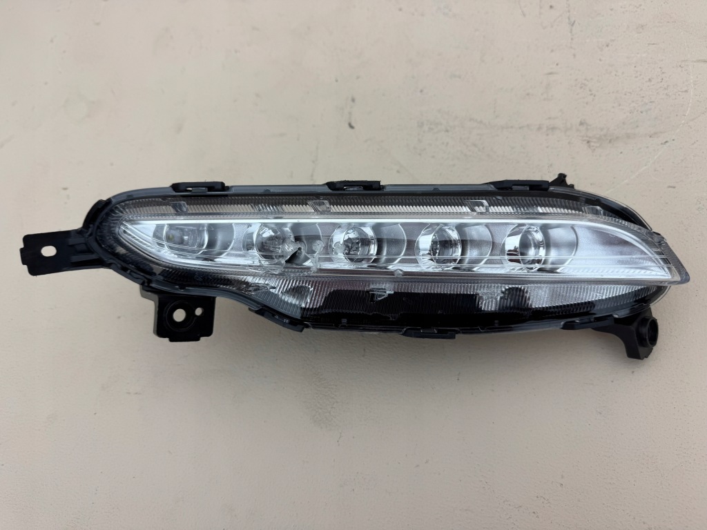 Купити Hyundai tucson 3 3 15r- протитуманна фара led drl праві перед 92208-d7000