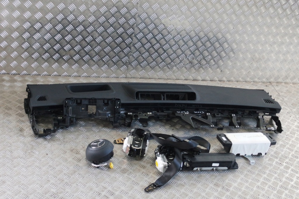 фото №1, Idealna консоль панель приладів шкіра mercedes s w223 d131