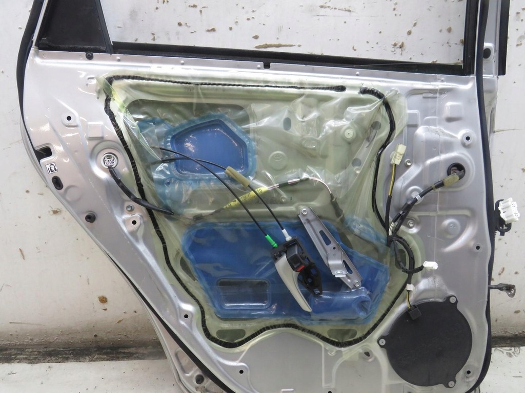 фото №8, Дверь левый задняя 1f7 prius iii