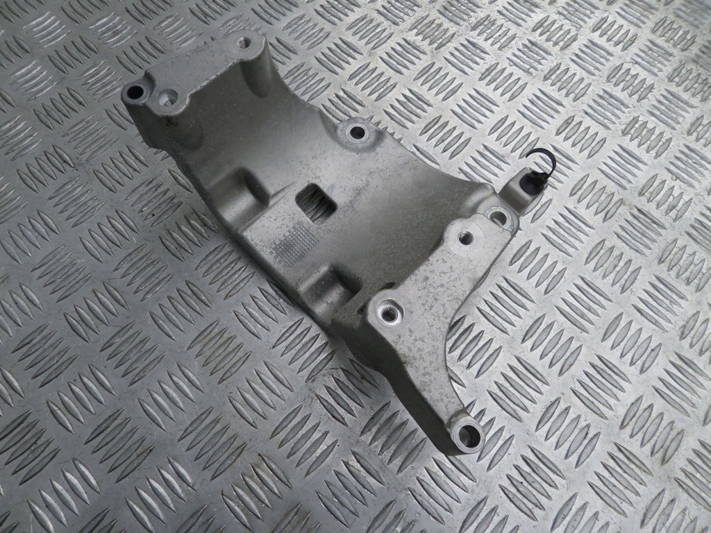 Купить Кронштейн генератора volvo xc90 2.0 d5 d420t2 31480101