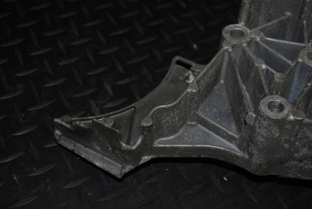 фото №9, Кронштейн підпора двигуна s6 c5 4.2 077121235a